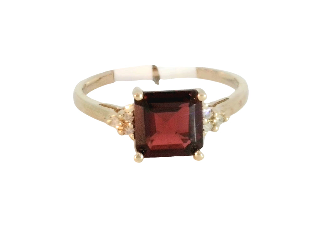 Ladies 14 Karat Yellow Gold Fashion Ring With 0.02Tw Round H/I Si2 Diamonds And 1.80Tw Princess Garnet
