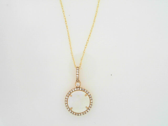 Ladies 14 Karat Yellow Gold Fashion Pendant  With 0.26Tw Round H/I Si2 Diamonds And 2.31Tw Round Mother Of Pearl With 18
