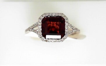 Ladies 14 Karat White Gold Fashion Ring With 2.50Tw Cushion Garnet And 0.16Tw Round G/H Si2 Diamonds Size 7