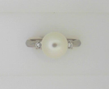 14 kt white gold cultured pear