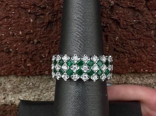 Ladies 14 Karat White Gold Diamond and Emerald Band With 0.35tw Round H/I SI2 Diamonds .96pts.tw Round Emeralds Size 6.5