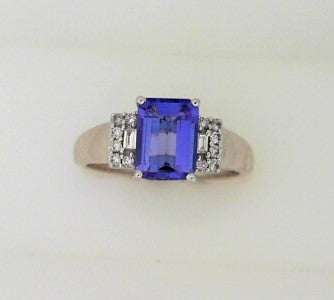 Ladies 14 Karat White Gold Fashion Ring With 1.48Tw Emerald Tanzanites And 0.13Tw Round H/I Si3 Diamonds Size 7