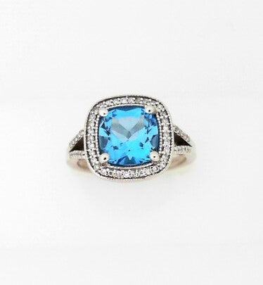 Ladies 14 Karat White Gold Fashion ring With 3.00Tw Square Cushion Blue Topaz And 0.18Tw Round H/I Si2 Diamonds Size 7